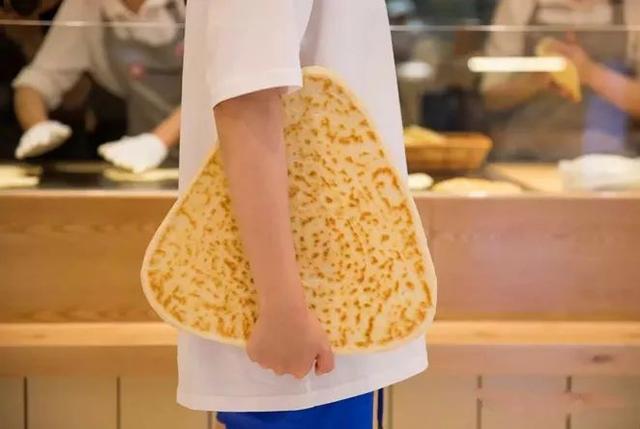 不斷“試錯(cuò)”的西貝，這次開了家“三角肉夾饃+咖啡”的餐廳……