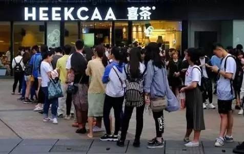 為啥店門口排隊的總是喜茶？不僅僅因為老板是90后！