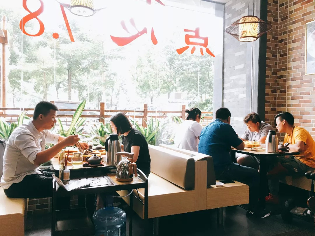 星巴克、西貝、呷哺呷哺……　大牌來(lái)了！社區(qū)餐飲正在逆襲？