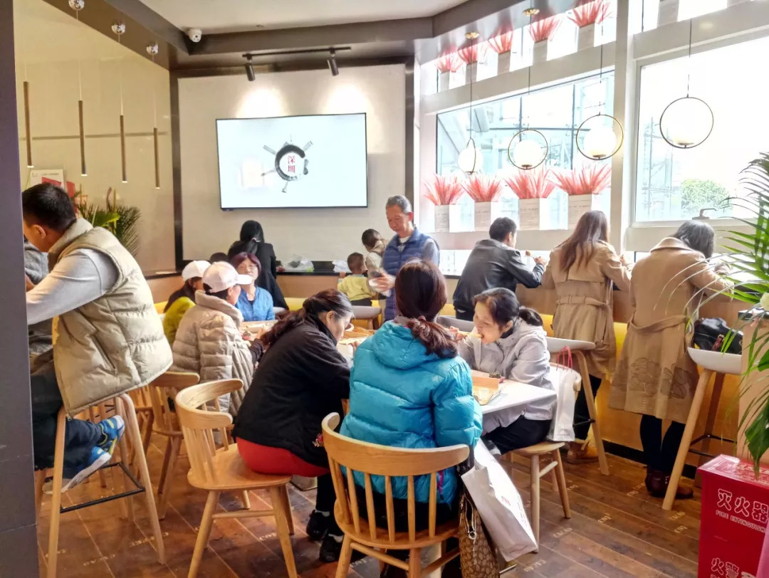 餐飲人：沒(méi)辦法，做餐飲就得這樣...