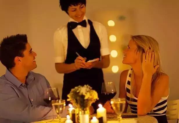 顧客要退菜，看4個(gè)不同服務(wù)員如何處理！
