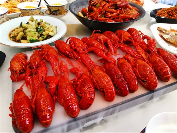 單場直播破20萬，抖音武漢美食人氣榜第1名，這家小龍蝦店是如何做到的？