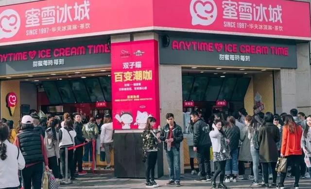 前人踩坑，后人取經(jīng)，我們?cè)撊绾伍_好一家茶飲加盟店？|餐飲界