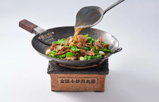 一盤辣椒炒肉，能撐起費大廚的“出湘記”嗎？