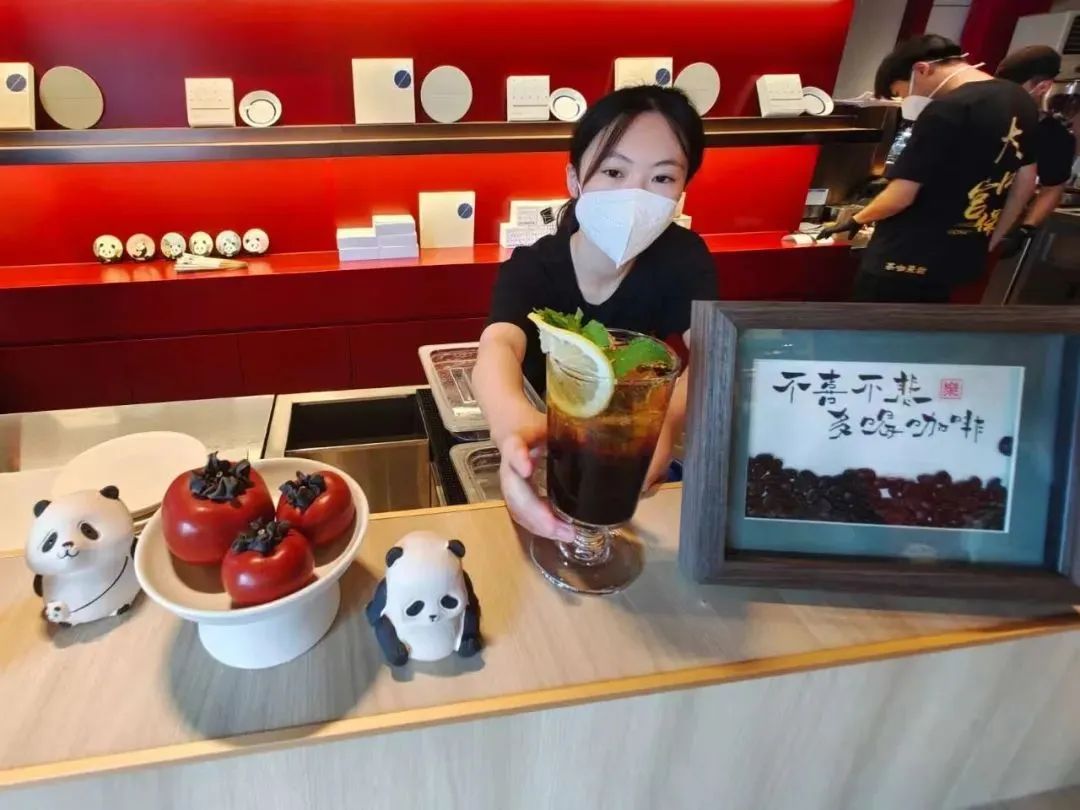老字號布鞋內聯(lián)升做咖啡，跨界咖啡這么卷了嗎？|餐飲界