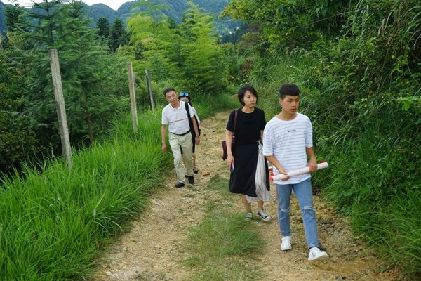 29年教學(xué)，9年公益，他以身作則，改變了無(wú)數(shù)山區(qū)孩子的人生