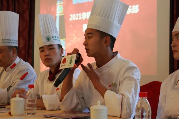 3個月當(dāng)上炒鍋領(lǐng)班，李錦記助00后小伙"北漂"學(xué)廚獲新生