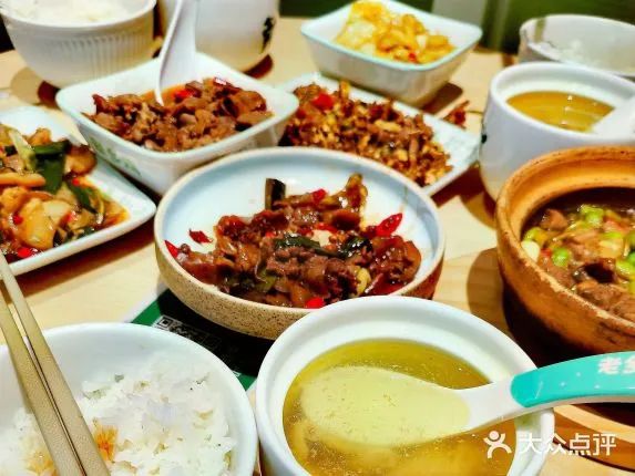 被成人小飯桌“打臉”的快餐 該走向何方？|餐飲界