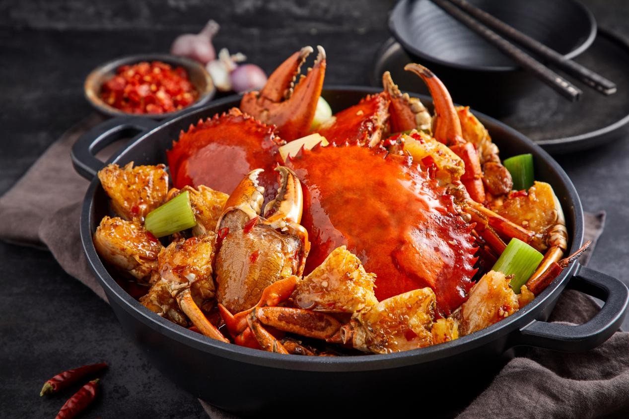 吃蟹要怎樣吃出個(gè)新“鮮”感？七欣天海鮮火鍋給你答案！