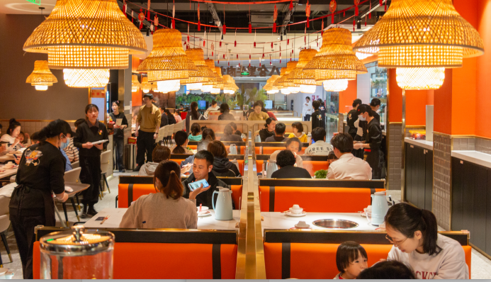 八合里66牛肉火鍋節(jié)出圈，吸引多地網(wǎng)友“組團(tuán)”喊話開店