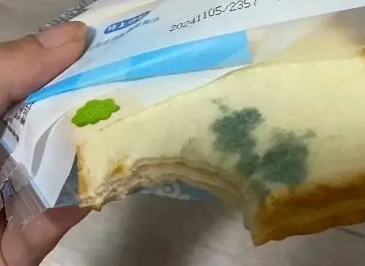 熱搜大反轉！發(fā)霉面包是擺拍的，“孕婦”公開致歉承認敲詐|餐飲界