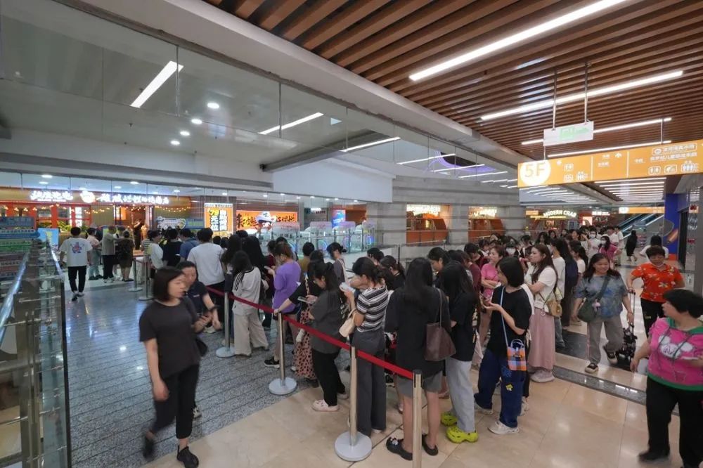登頂熱搜，這家烤肉店憑何讓頂流商圈為之瘋狂？