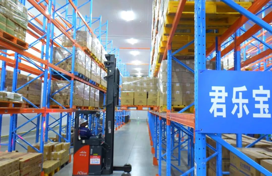 蜀?！辆龢穼殤?zhàn)略合作升級，打造全國極速冷鏈網(wǎng)，破解短保鮮奶配送難題
